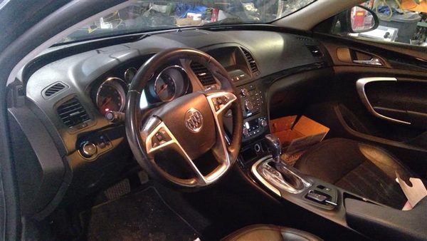 2011 Buick Regal — vehicle photo 5
