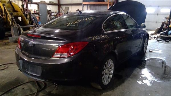 2011 Buick Regal — vehicle photo 8
