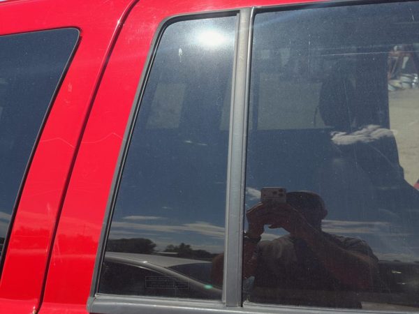 99-04 Grand Cherokee Passenger Right Rear Vent Window Back Door Glass With Frame — photo 1