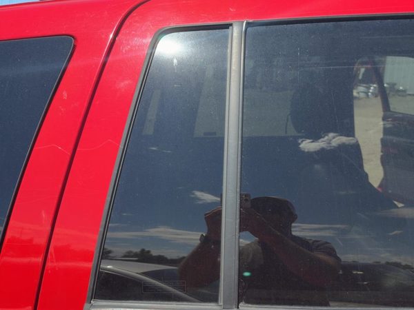 99-04 Grand Cherokee Passenger Right Rear Vent Window Back Door Glass With Frame — photo 2