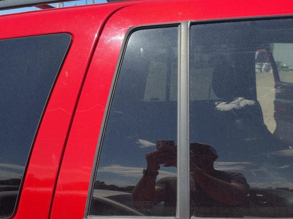99-04 Grand Cherokee Passenger Right Rear Vent Window Back Door Glass With Frame — photo 3