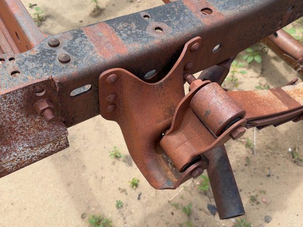 73-87 Chevy Silverado C20 Pickup Passenger Right Rear Leaf Spring Shackle 2WD — photo 3