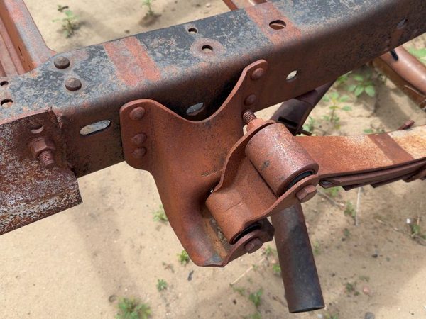 73-87 Chevy Silverado C20 Pickup Passenger Right Rear Leaf Spring Shackle 2WD — photo 4
