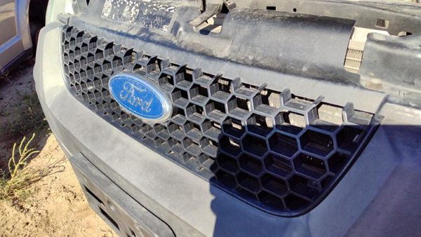 2007 Ford Escape Grille Dv Titanium Green — photo 2