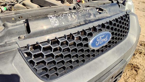 2007 Ford Escape Grille Dv Titanium Green — photo 3