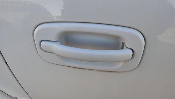 00-04 Suburban Passenger Right Rear Outside Door Handle Back 50U Summit White — photo 1