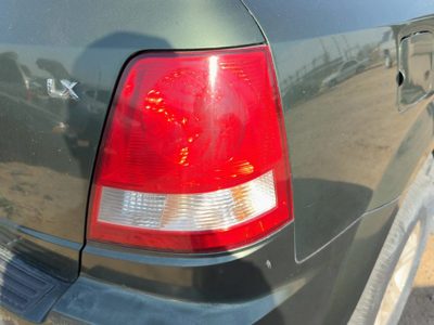2003-2006 Kia Sorento Passenger Right Tail Light Brake Lamp Oem Rear 924023E030