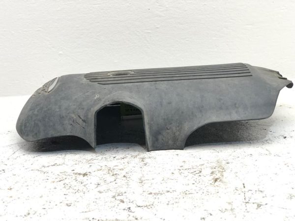 2005 GMC Sierra 2500 Engine Cover Top Plastic shield OEM 6.0L — photo 3
