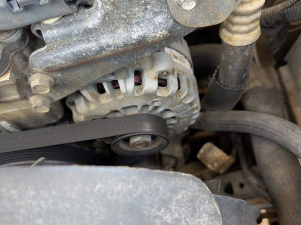2004-2005 Buick Rainier Alternator 4.2L 19244750 — photo 2