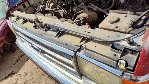 1987-1991 Ford F150 Top Plastic Cover Above Radiator Support Oem Sight Shield — photo 1