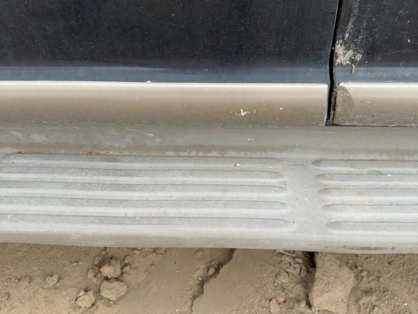 1997-2002 Ford Expedition Driver Left Front Lower Moulding From Door Oem — photo 2