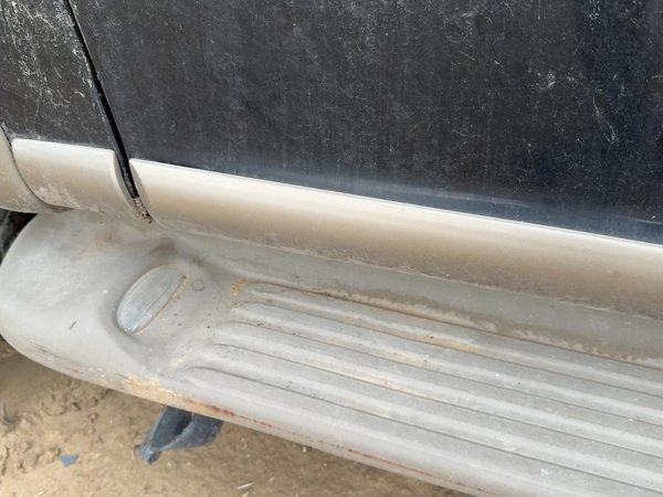 1997-2002 Ford Expedition Driver Left Front Lower Moulding From Door Oem — photo 7