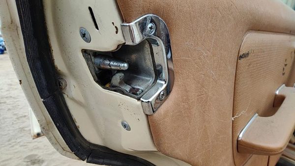 1979-1985 Mercedes 300Td Driver Left Rear Door Latch With Rods/Cables Oem Back — photo 2