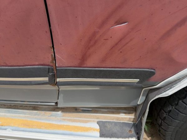 1987-1991 Ford F150 Passenger Right Moulding From Fender Oem Trim Strip — photo 1