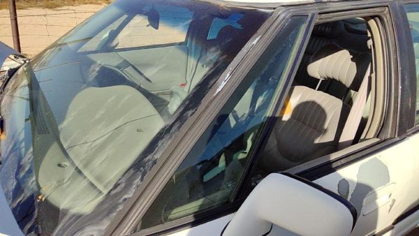 92-99 Bonneville Driver Left Front Vent Window Small Door Glass With Frame — photo 2