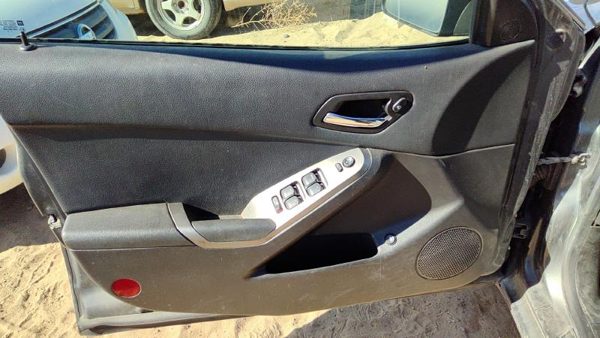 05-10 G6 Driver Left Front Door Trim Panel With Master Switch Sedan Black 19B — photo 2