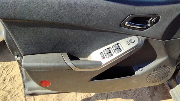 05-10 G6 Driver Left Front Door Trim Panel With Master Switch Sedan Black 19B — photo 6