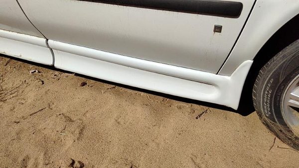 05-08 Uplander Passenger Right Lower Rocker Panel Moulding Side Skirt White 50U — photo 1