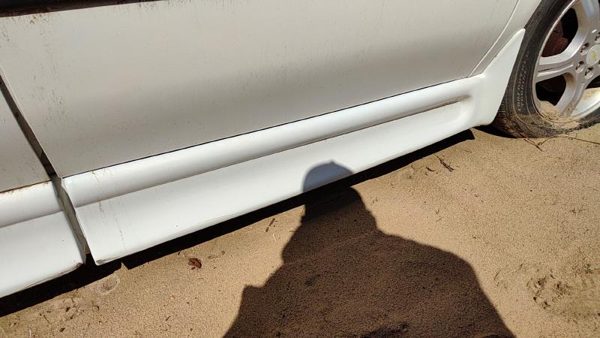 05-08 Uplander Passenger Right Lower Rocker Panel Moulding Side Skirt White 50U — photo 5