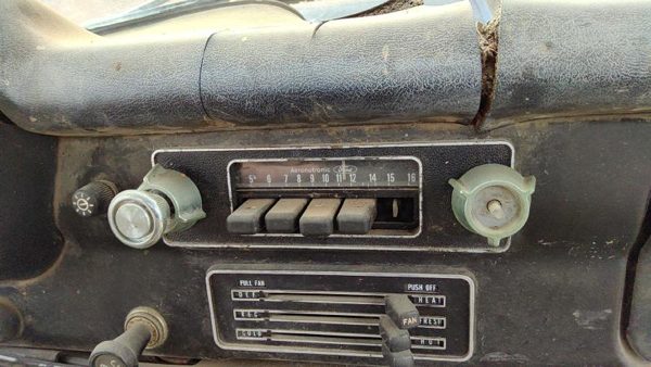 1972-1978 Ford Courier Stock Radio Oem Factory Stereo Cd Player D27Z18806D — photo 1