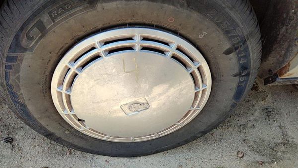 1990 Oldsmobile Delta 88 Wheel Cover 4 — photo 3