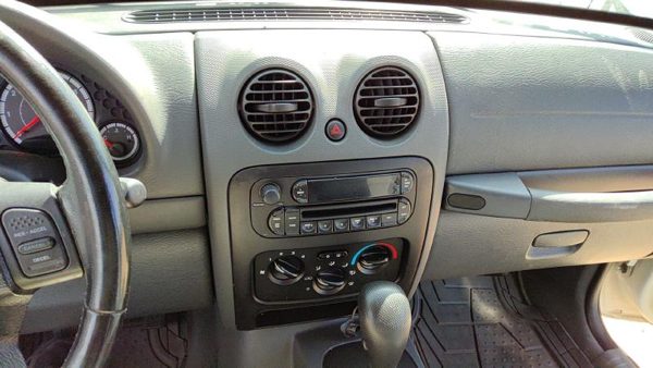 2005 Jeep Liberty Dash Panel Gray D5 — photo 2