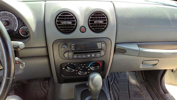 2005 Jeep Liberty Dash Panel Gray D5 — photo 4