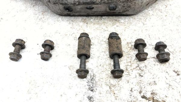 95-01 Ford Explorer Transmission Crossmember Brace Bracket Oem With Bolts 4X4 — photo 2
