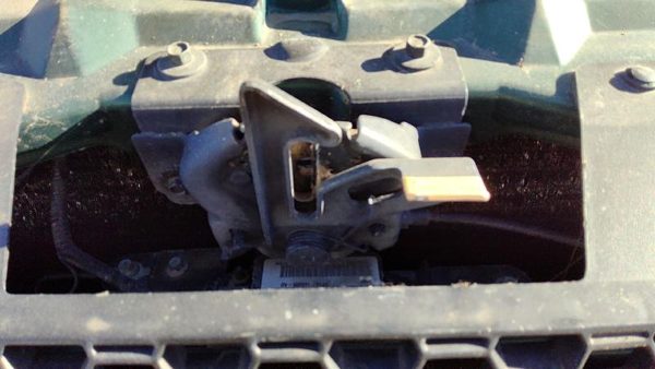 2000-2007 Ford Taurus Hood Latch Assembly With Bracket Oem — photo 1