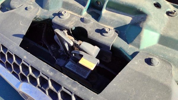 2000-2007 Ford Taurus Hood Latch Assembly With Bracket Oem — photo 2