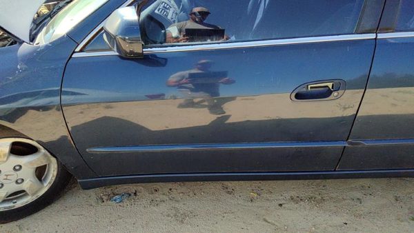 1999 Honda Accord Front Door LH Gray — photo 4