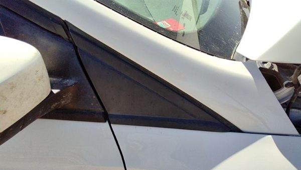 12-18 Focus Ford Focus Passenger Right Moulding From Fender Trim Strip White Yz — photo 3