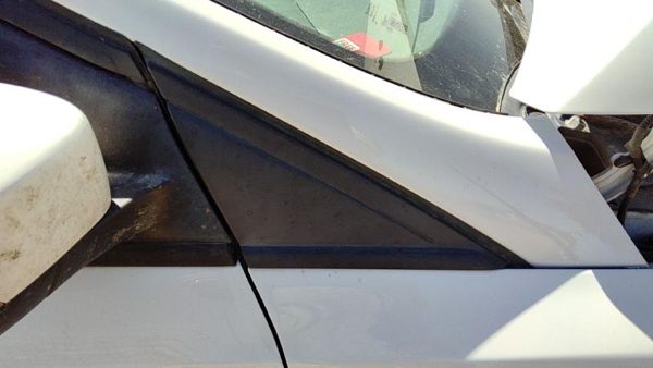 12-18 Focus Ford Focus Passenger Right Moulding From Fender Trim Strip White Yz — photo 2