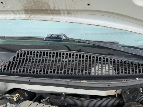 2002 Chevy Express Van 2500 Windshield Wiper Cowl Vent Trim Panel Oem Cover — photo 7