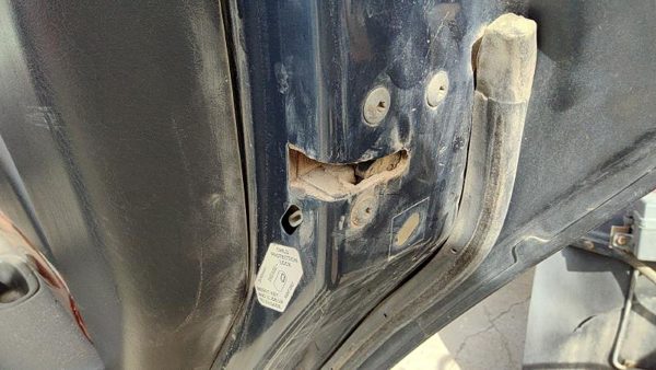 1999-2004 Chrysler 300M Passenger Right Rear Door Latch With Rods/Cables Back — photo 3