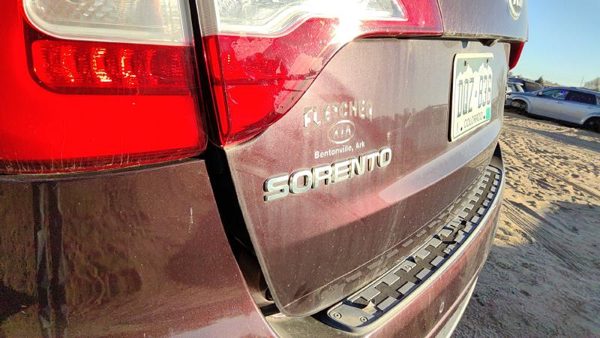 2014 Kia Sorento Trunk/decklid/hatch/tailgate Ir Dark Cherry 737001U530 — photo 11