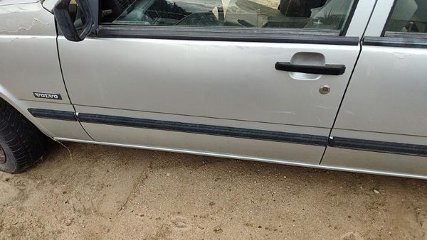 1991 Volvo 740 Front Door LH Silver — photo 1