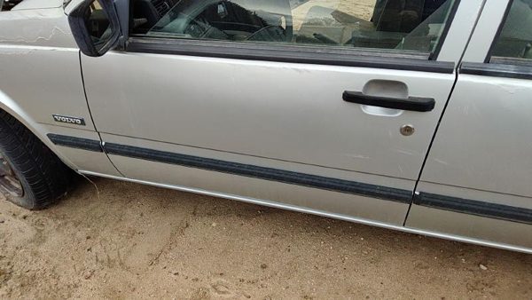 1991 Volvo 740 Front Door LH Silver — photo 3