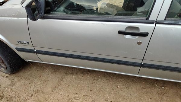 1991 Volvo 740 Front Door LH Silver — photo 2