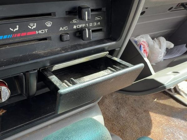 1995-1997 Isuzu Rodeo Ash Tray Assembly Oem Slide Out Dash 4933917 — photo 1