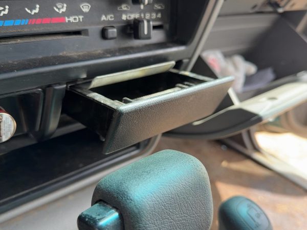 1995-1997 Isuzu Rodeo Ash Tray Assembly Oem Slide Out Dash 4933917 — photo 3