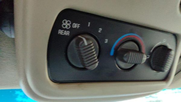 00-02 Suburban Overhead Temperature Control Module In Dash Heater Ac Head Unit — photo 2