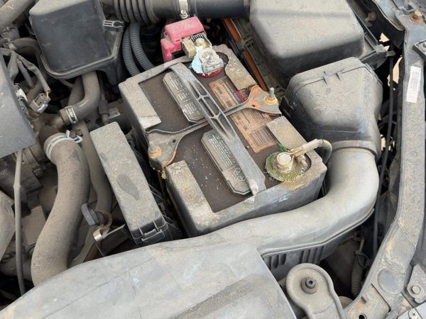 2002-2006 Nissan Altima Complete Battery Box Mount Tray With Hold Down Oem — photo 1
