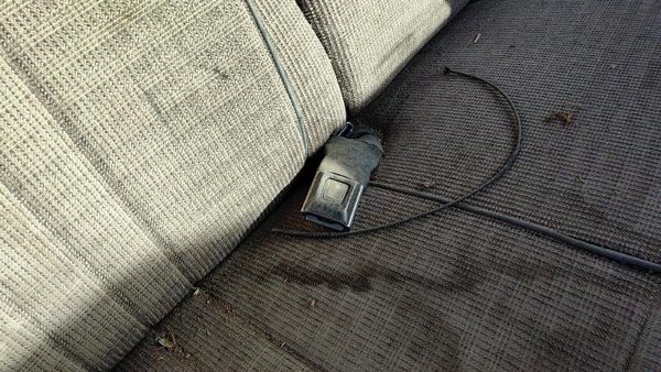 87-91 F250 Pickup Passenger Right Front Seat Belt Buckle Receiver Oem Gray — photo 4
