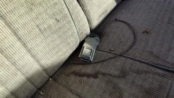 87-91 F250 Pickup Passenger Right Front Seat Belt Buckle Receiver Oem Gray — photo 3