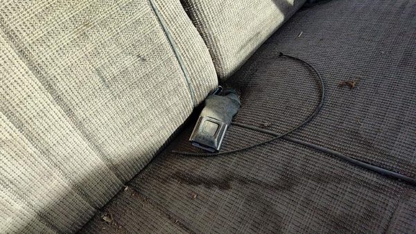 87-91 F250 Pickup Passenger Right Front Seat Belt Buckle Receiver Oem Gray — photo 5
