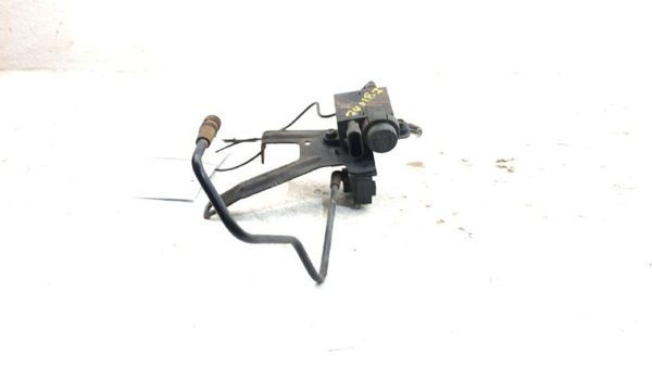 1992 Chevy S10 Pickup Vacuum Valve Assembly Oem With Mount Bracket — photo 1
