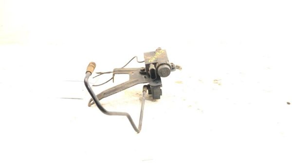 1992 Chevy S10 Pickup Vacuum Valve Assembly Oem With Mount Bracket — photo 2