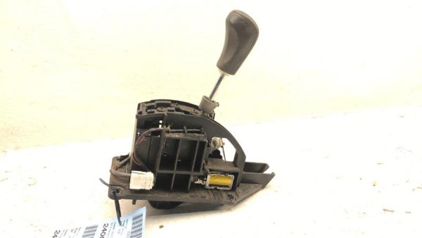 2006 Nissan Titan Floor Shifter Lever Assembly Shift Unit Automatic Transmission — photo 1