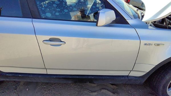 2004 BMW X3 Front Door RH Silver — photo 4